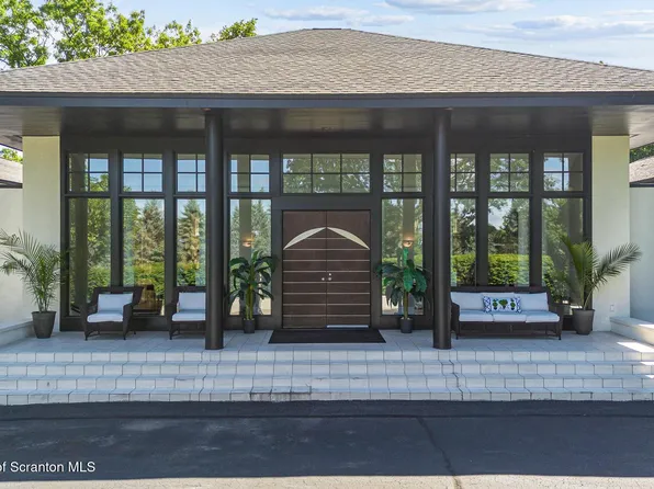 113 Glenmaura Dr, Moosic, PA 18507