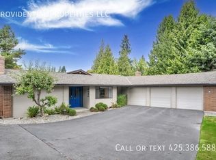 9530 NE 30th St, Clyde Hill, WA 98004