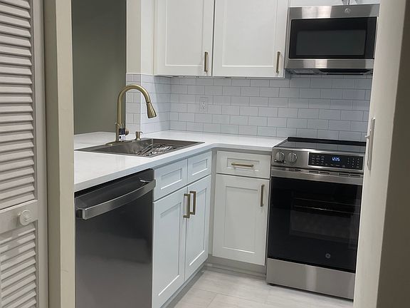 2nd image of 806 Marsh Cove Pl
