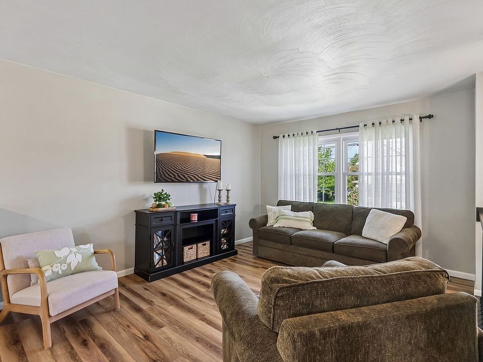 1st image of 1726 Acheson Ave