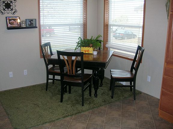 Cozy Dining area