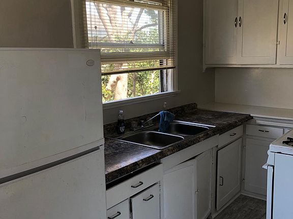 5th image of 2731 E 6th St APT C