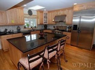 8 Tompkins Rd, Scarsdale, NY 10583