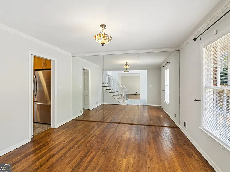 355 Westerhall Ct — Photo 5