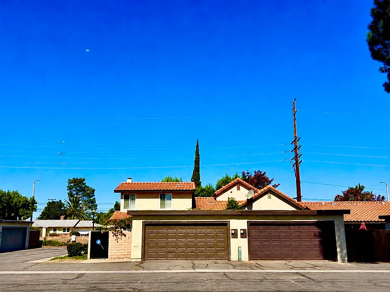 10717 Mountain View Ave — Photo 1