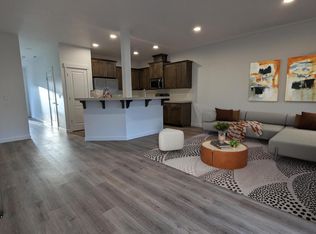 1406 S Quartz Dr, Cornelius, OR