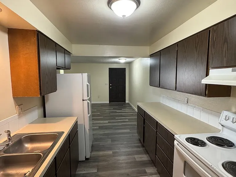 4201-4209 Maple Ave — Photo 3