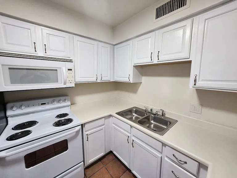 827 E Hazel Dr — Photo 10