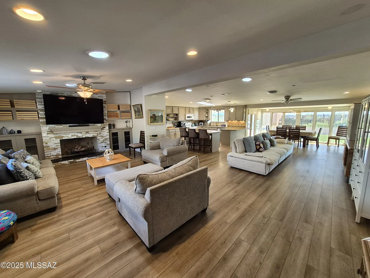 4 bed, 3.0 bath, 2556 sqft, $3,800 — Photo 3