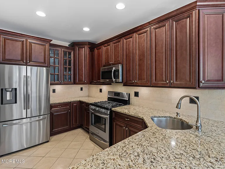 15 Faxon Dr — Photo 8