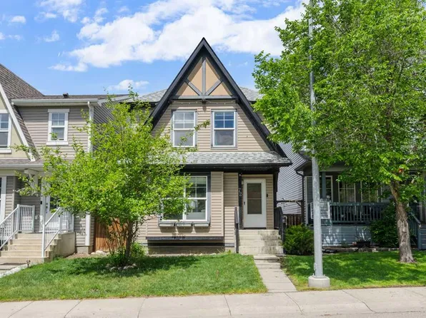 72 S New Brighton Cmn SE, Calgary, AB T2Z 0T9