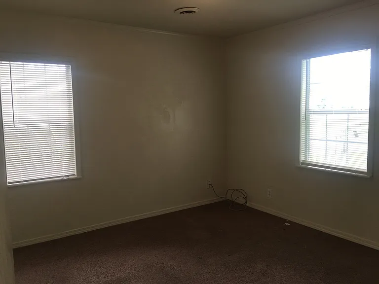 1507 N Florence Ave — Photo 4