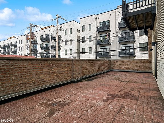 3rd image of 2806 N Oakley Ave #206