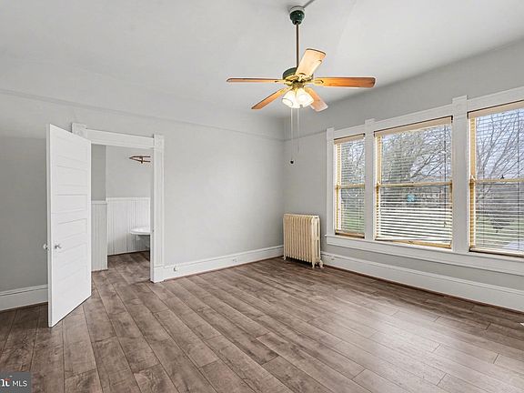 3rd image of 1122 Caroline St
