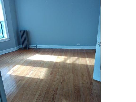 3rd image of 4410 S Drexel Blvd #1A