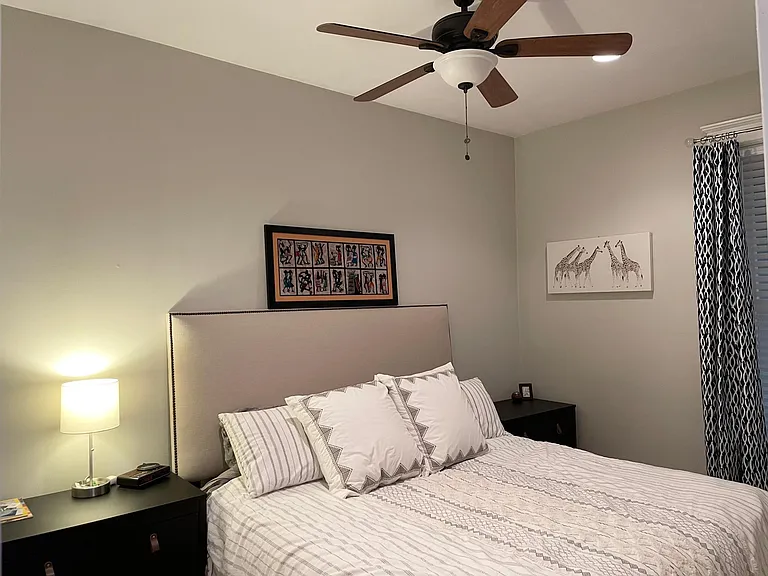 1644 W Farragut Ave #2 — Photo 8