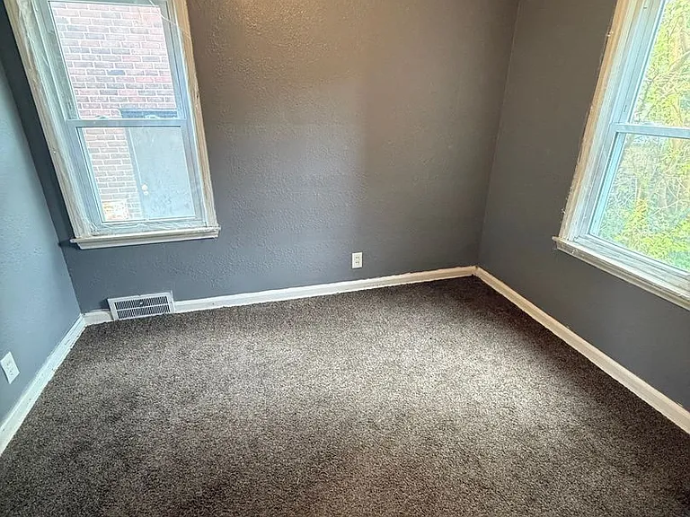 15596 Eastwood St — Photo 7