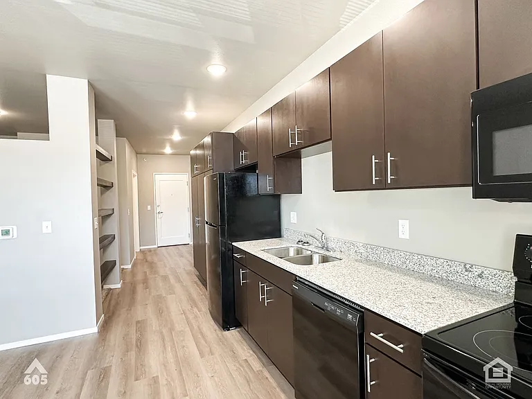 University Hills Village — Photo 99