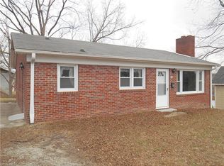 608 E Haymore St, Mount Airy, NC 27030