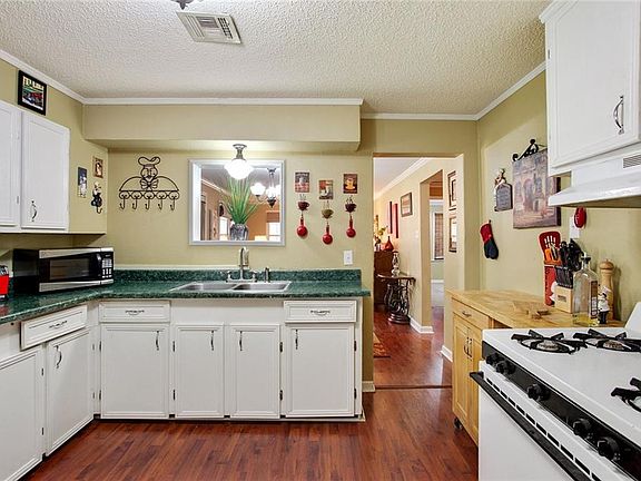 5th image of 901 Orange St
