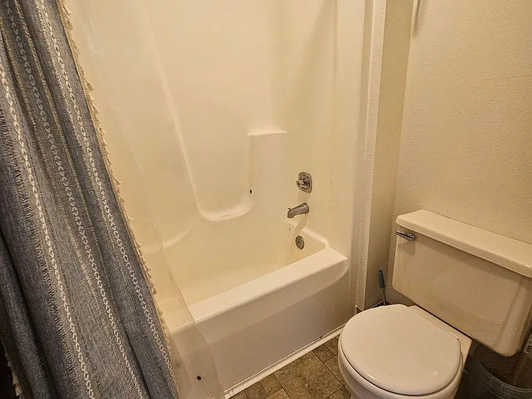 Rapids Studio Apartments — Photo 32