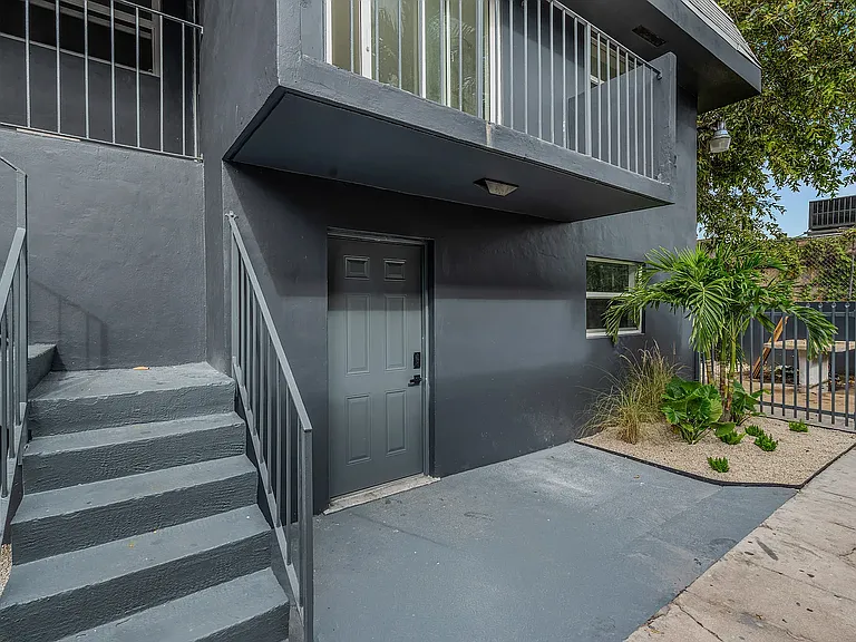 421 SW 9th St #3A — Photo 15
