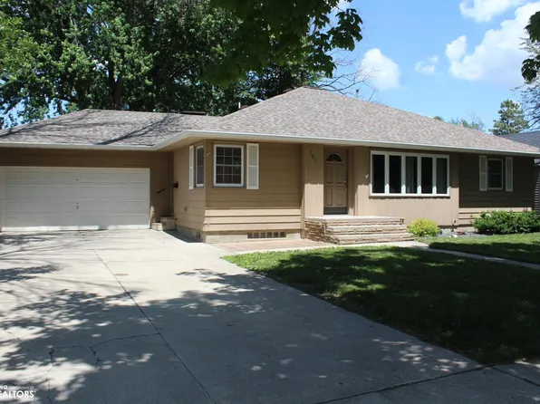 760 W 7th St, Garner, IA 50438