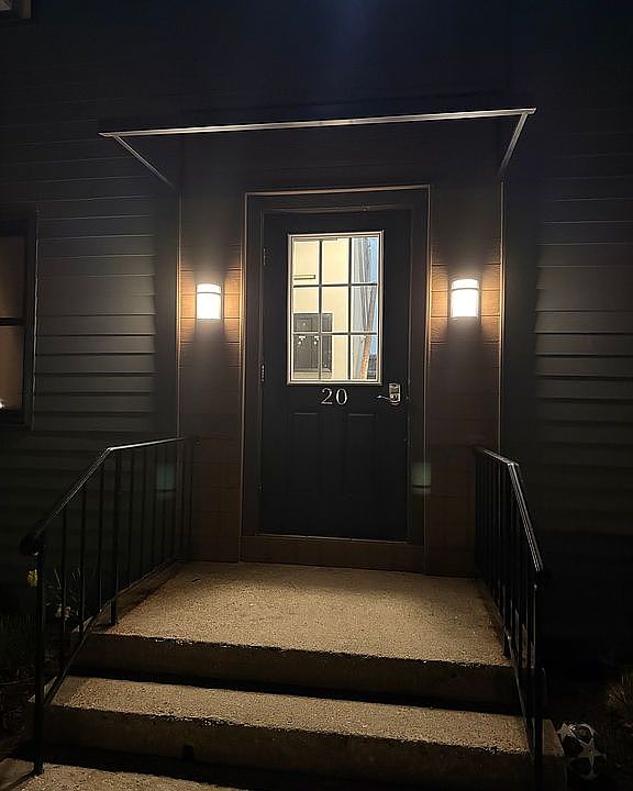1st image of 20 Tappan Landing Rd APT 21A