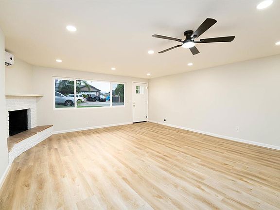 3rd image of 1758 Manor Dr