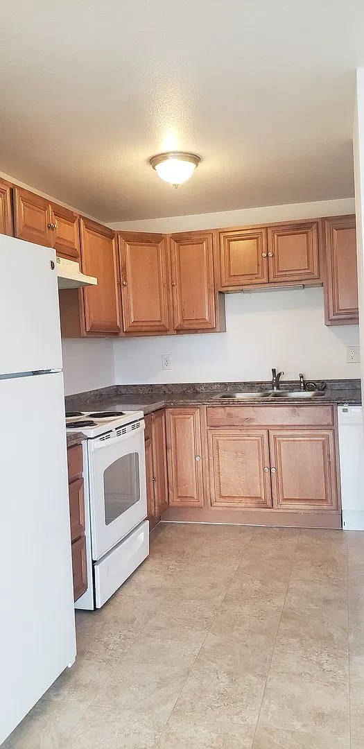Kingston Harbor Apartments — Photo 4