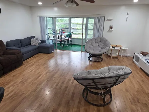 725 Lori Dr APT 204, Palm Springs, FL 33461