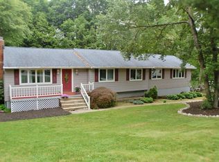 5 Whitewood Ln, Oak Ridge, NJ 07438