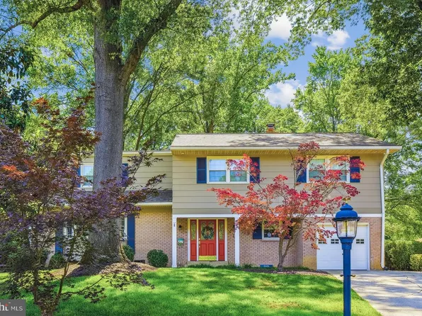 8407 Brewster Dr, Alexandria, VA 22308