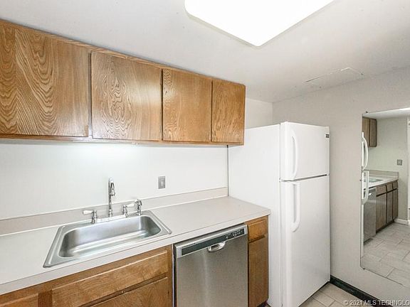 3rd image of 410 W 7th St APT 529