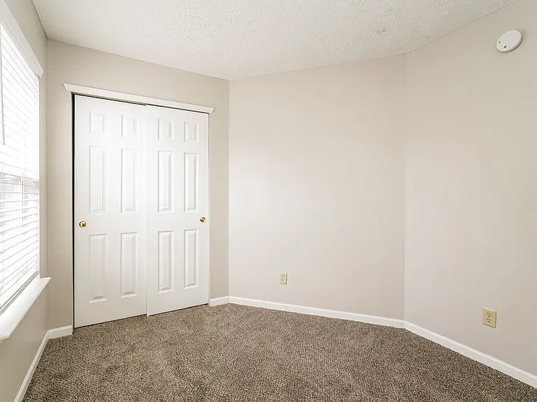 4487 Connaught East Dr — Photo 17