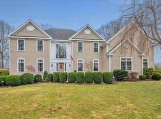 45 E Farm Rd, Middlebury, CT 06762