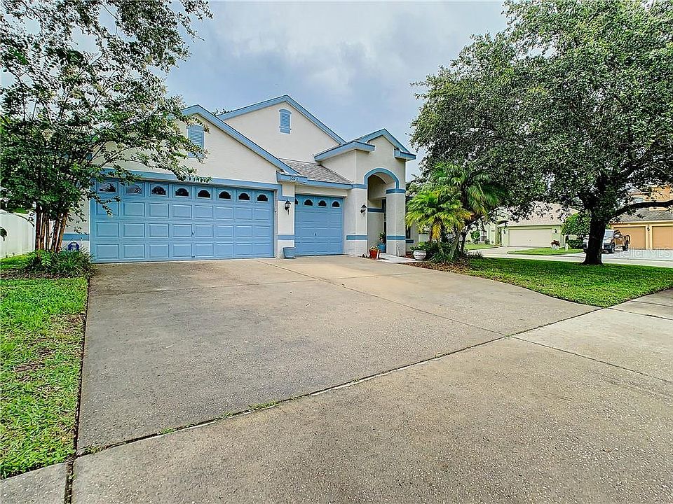 1st image of 3090 Oakbrook Cir
