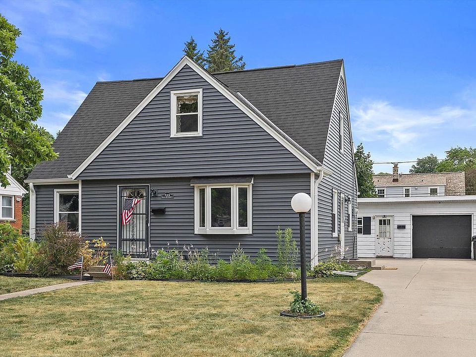 1st image of 725 Oak STREET