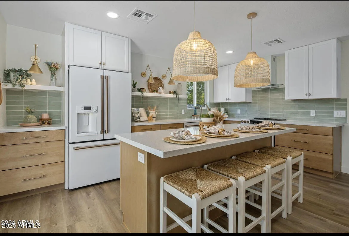 4 bed, 2.5 bath, 2026 sqft, $5,000 — Photo 1