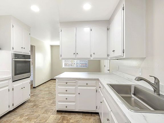 4th image of 1383 Bouret Dr