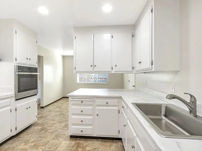 1383 Bouret Dr — Photo 4