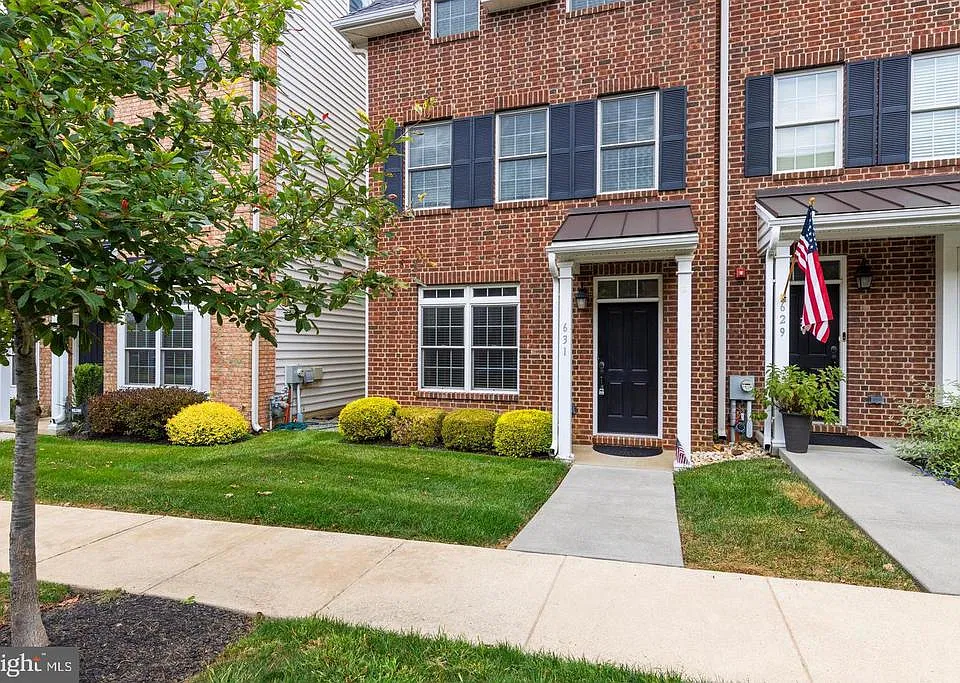 631 W Magnolia Ct