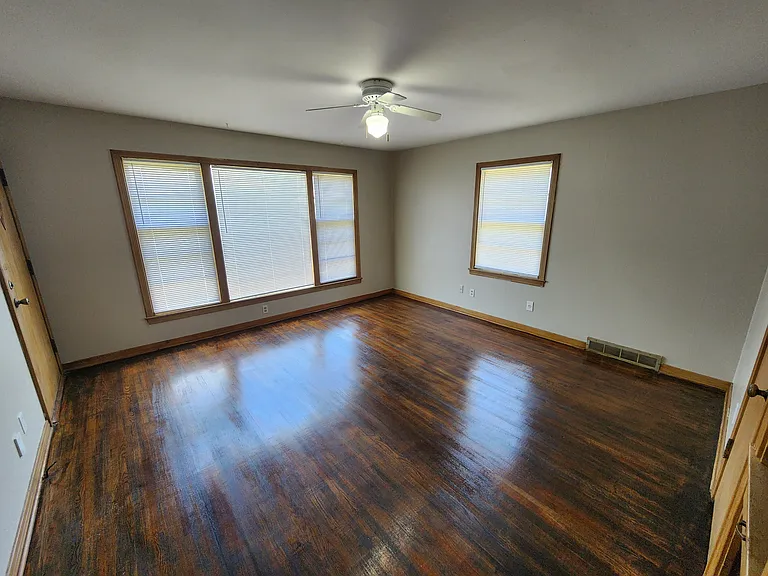 1209 N Jefferson Ave — Photo 5