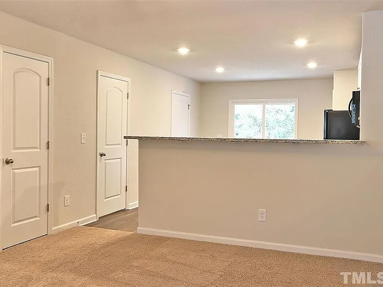918 E Green St #E103 — Photo 5