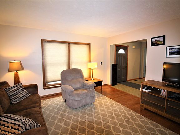 3rd image of 17 Edendery Cir