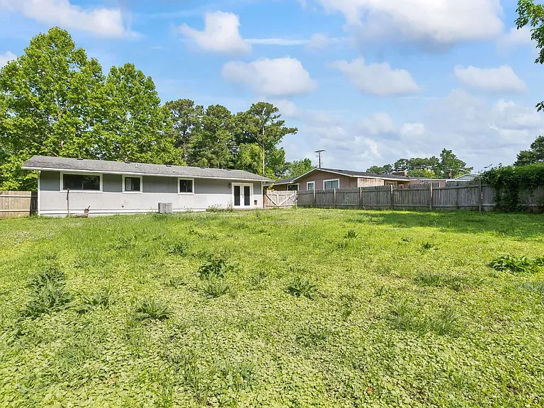 102 Sterling Rd — Photo 27