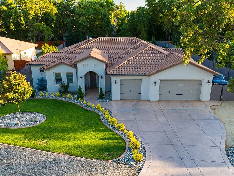 2nd image of 2556 Country Club Dr