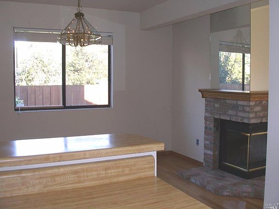 4th image of 1115 Redwood Blvd