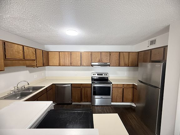 3rd image of 810 65th Ave N