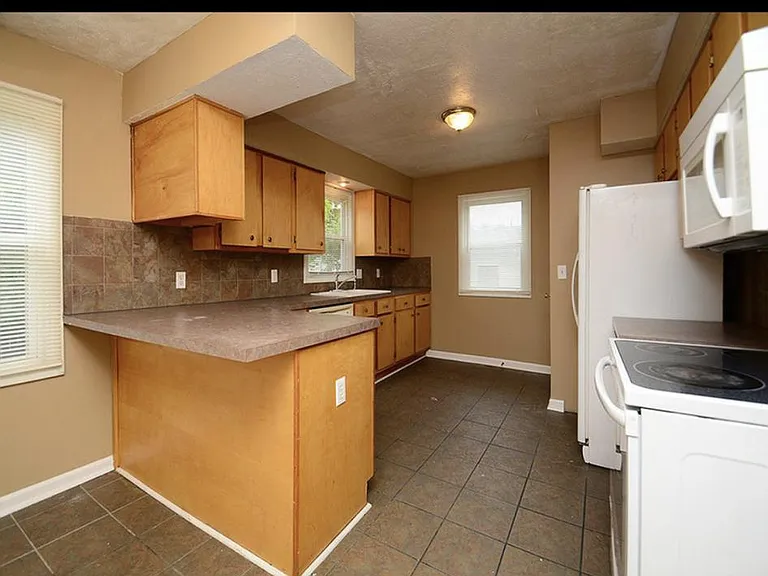 4355 S 41st Ave — Photo 9